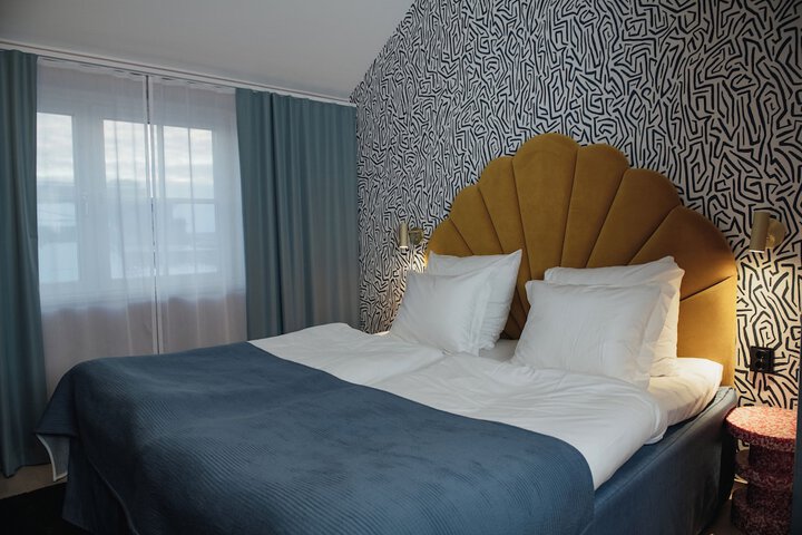 Room 28 of 100