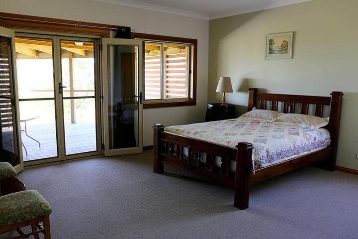 Room 2 of 6