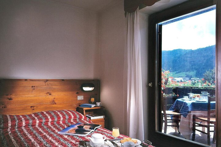 Room 5 of 50