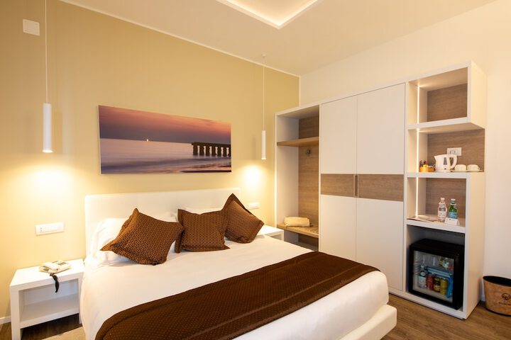 Room 45 of 136