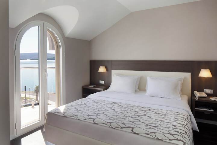 Room 8 of 36