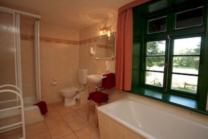 Room 7 of 28