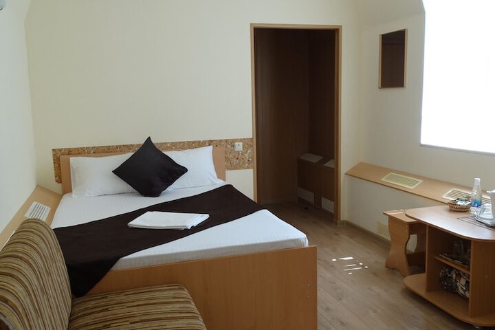 Room 2 of 26