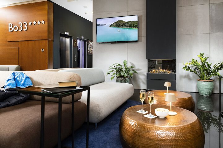Entrance & Lobby