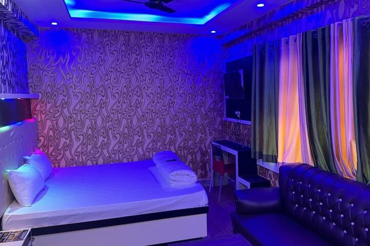 Room 2 of 19