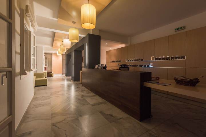Entrance & Lobby