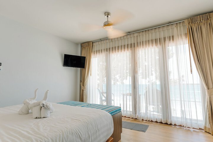 Room 8 of 80
