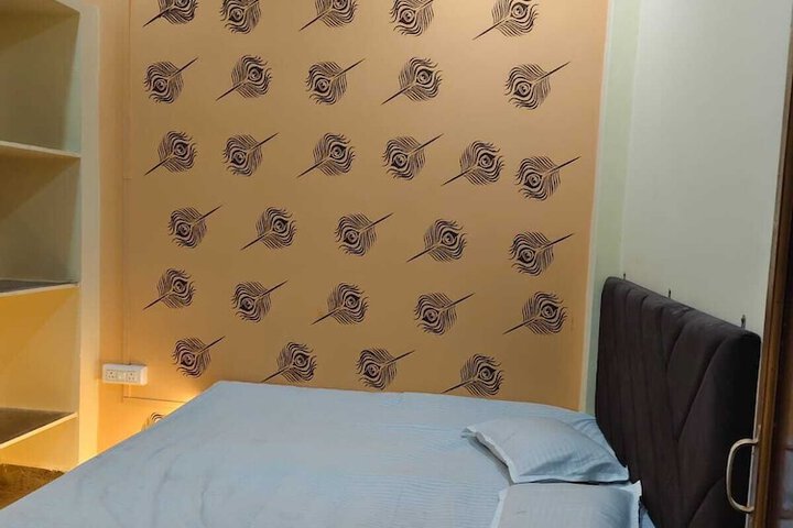 Room 2 of 16