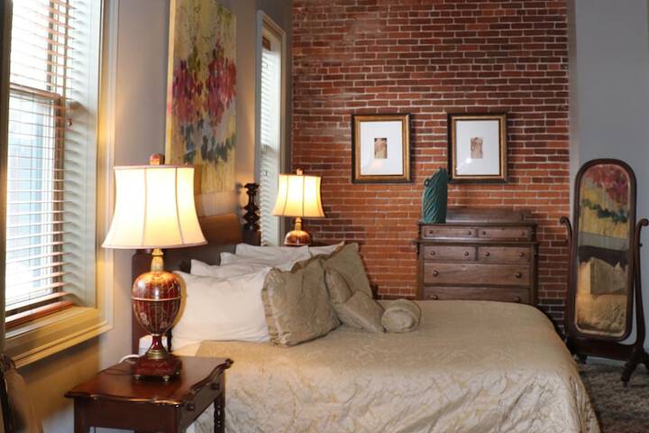 Suite 2 Queen Beds (3 of 13)
