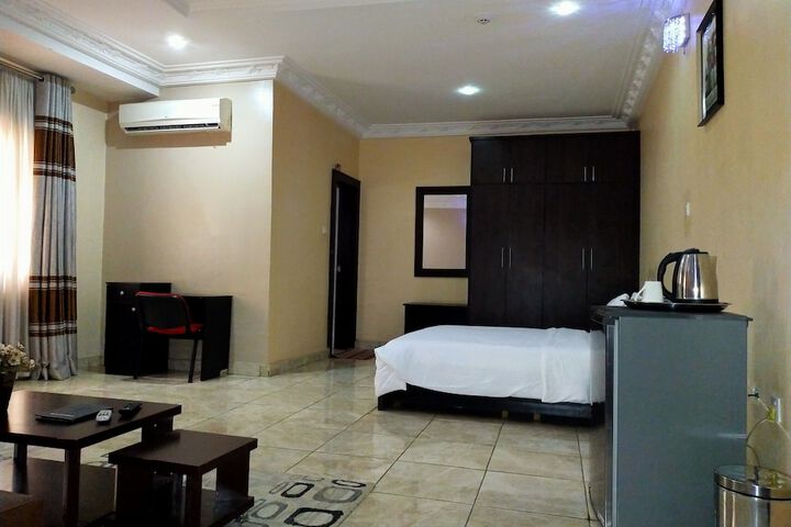 Room 11 of 38