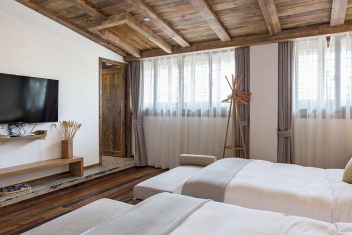 Room 3 of 28