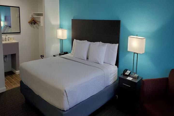 1 King Bed (9 of 9)