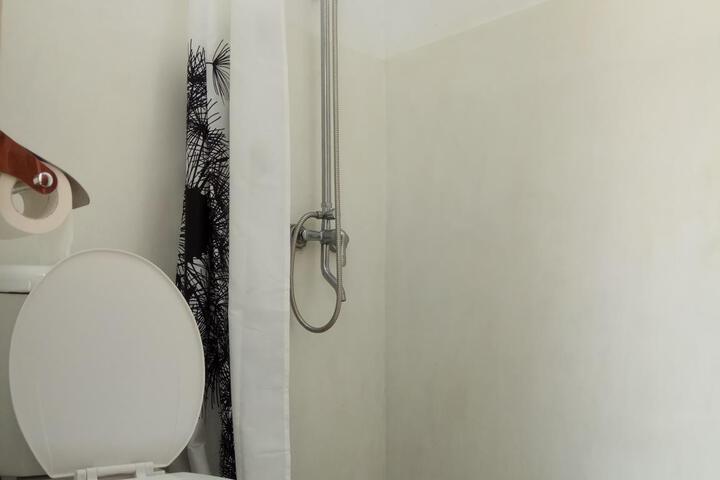 Room 6 of 6