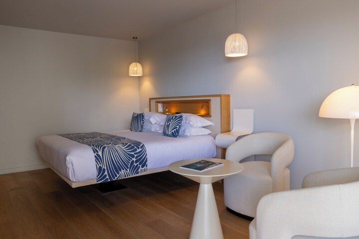 Room 28 of 60