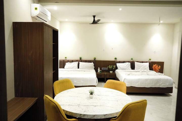 Room 8 of 32