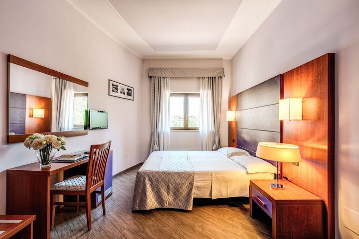 Room 52 of 119