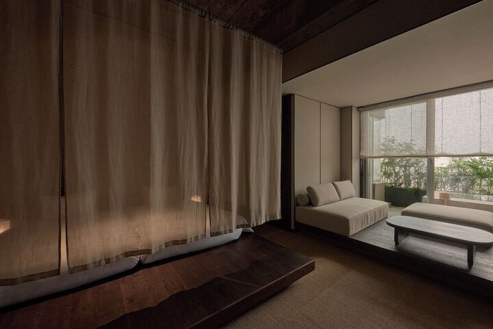 Room 9 of 35