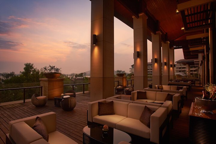 Lounge 60 of 90