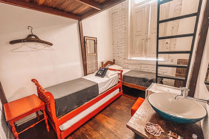 Room 28 of 73
