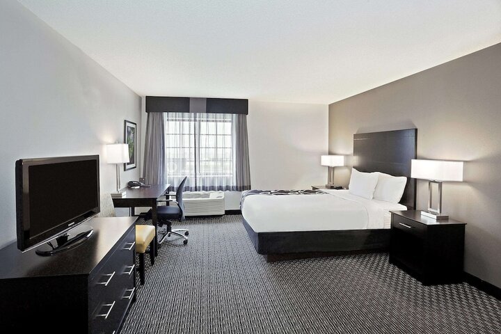 2 Double Beds (13 of 13)