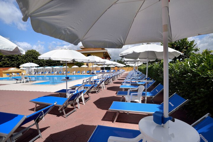 Pool 32 of 64