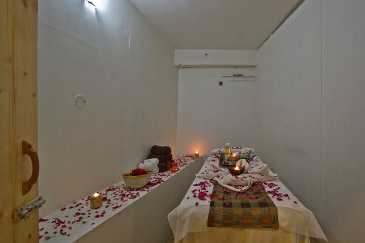 Room 60 of 98