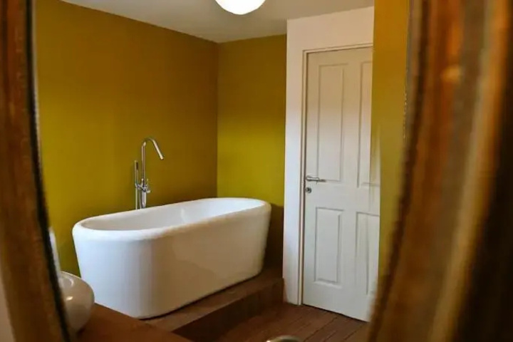 Room 11 of 11