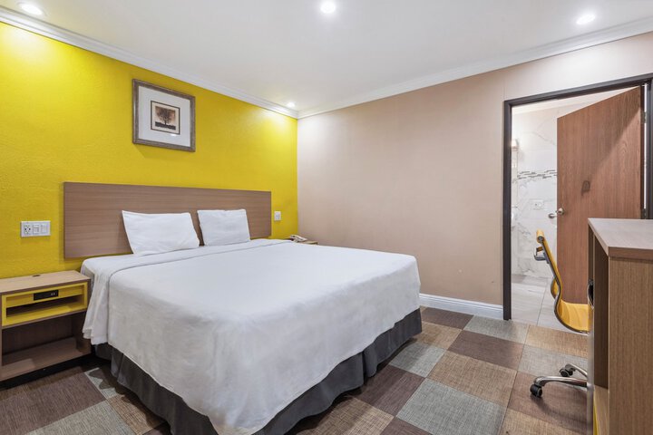 Room 4 of 19