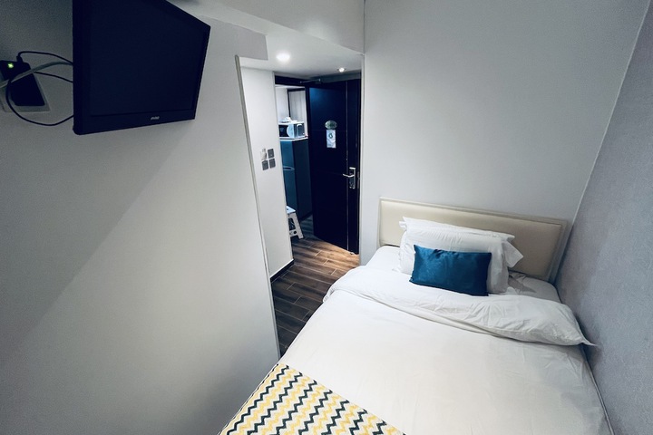 Room 14 of 50