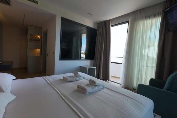 Room 27 of 54