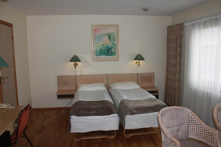 Room 10 of 34