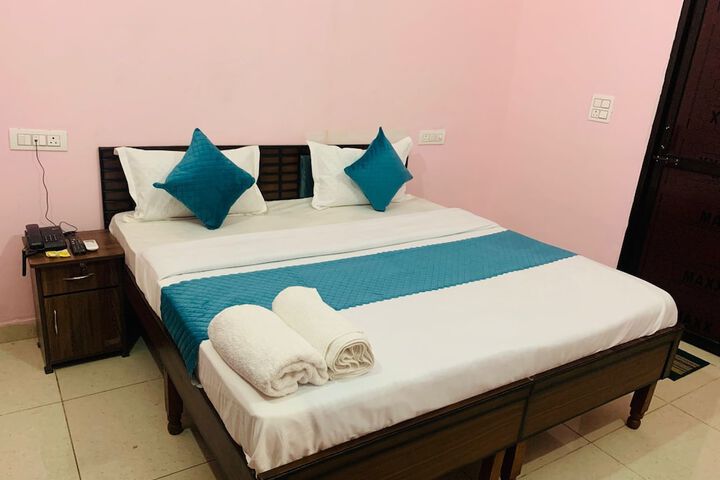 Room 10 of 14