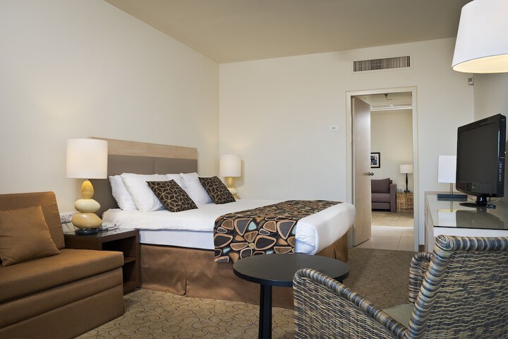 Room 25 of 102