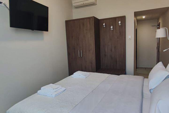 Room 7 of 68
