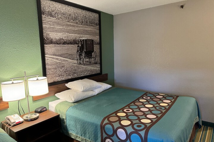 1 Queen Bed (11 of 12)