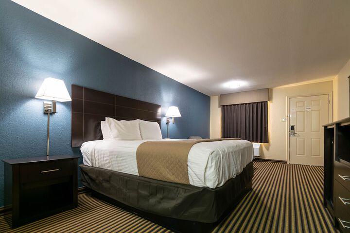 Single King Bed (4 of 9)