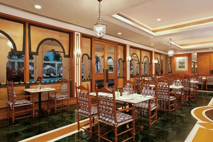 Dining 35 of 45