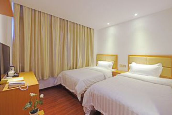 Room 8 of 18