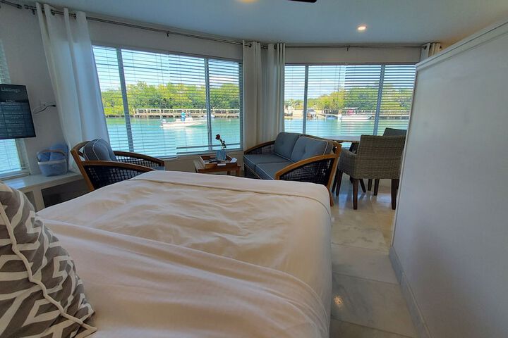 Room 30 of 236
