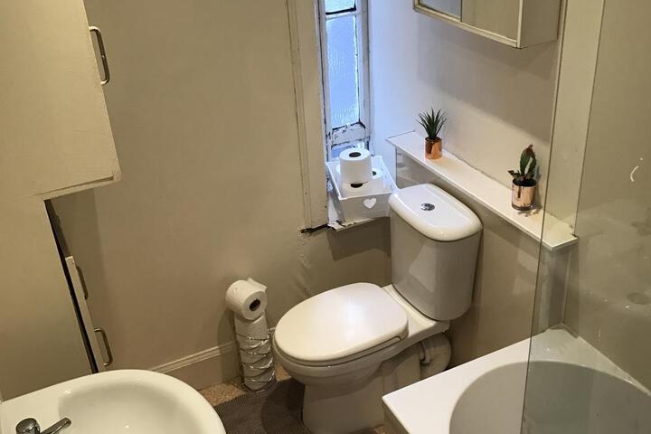Room 4 of 5