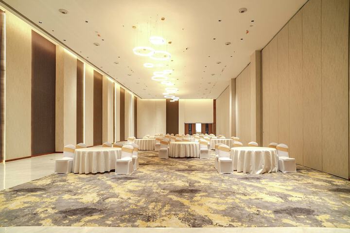 Ballroom/Hall 55 of 70