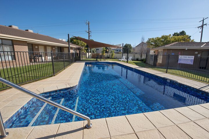 Pool 10 of 16