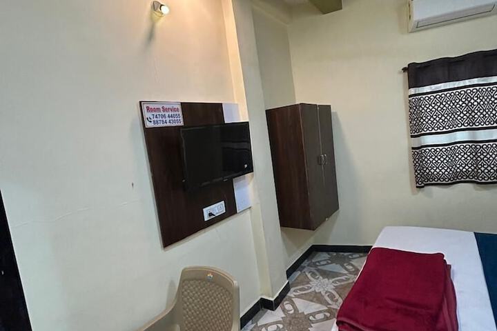 Room 10 of 24