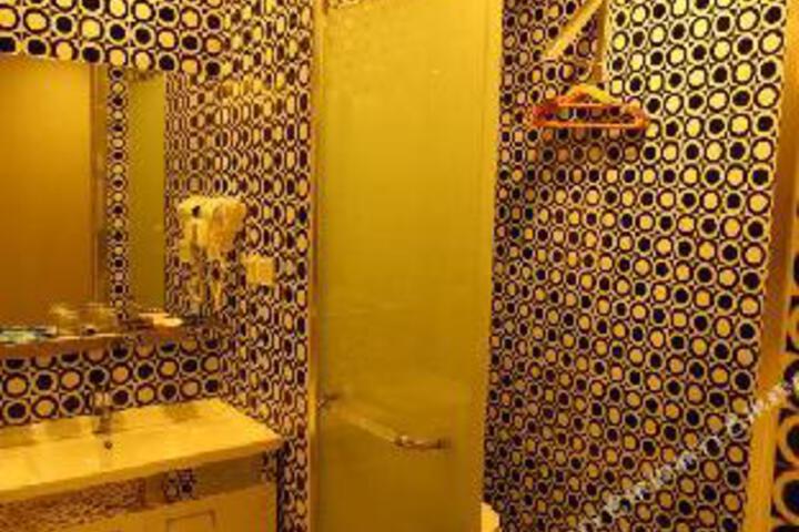 Romantic City Hotel