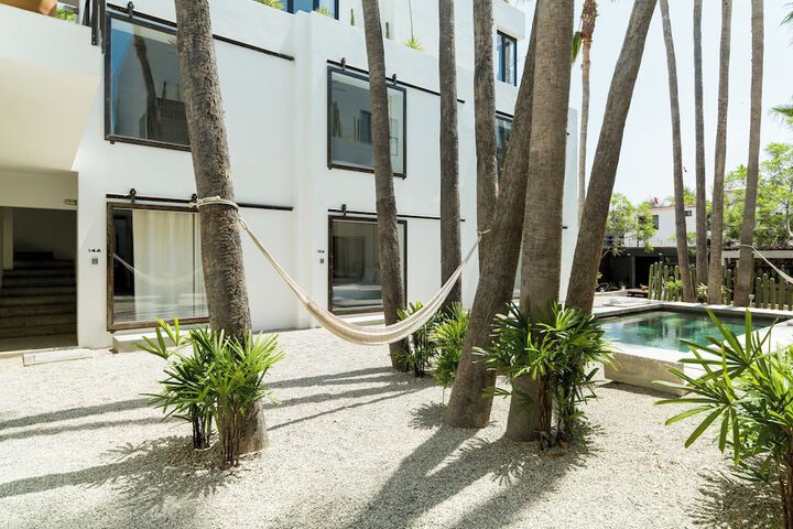 Hotel Exterior 68 of 80