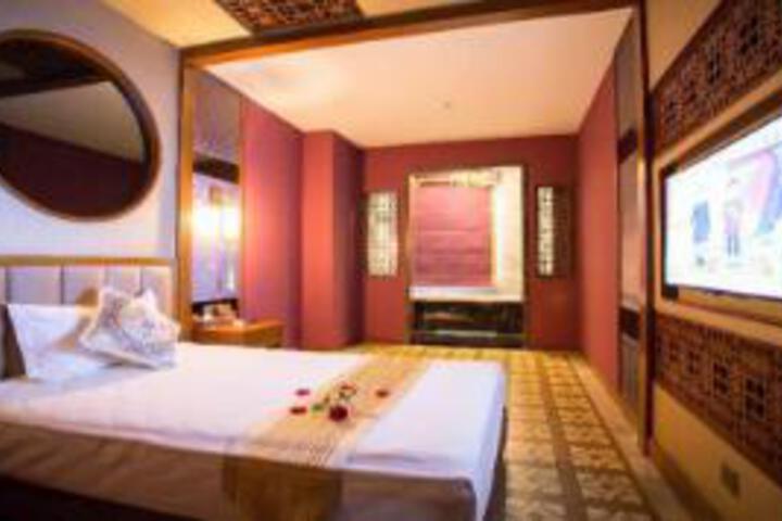 Room 14 of 15