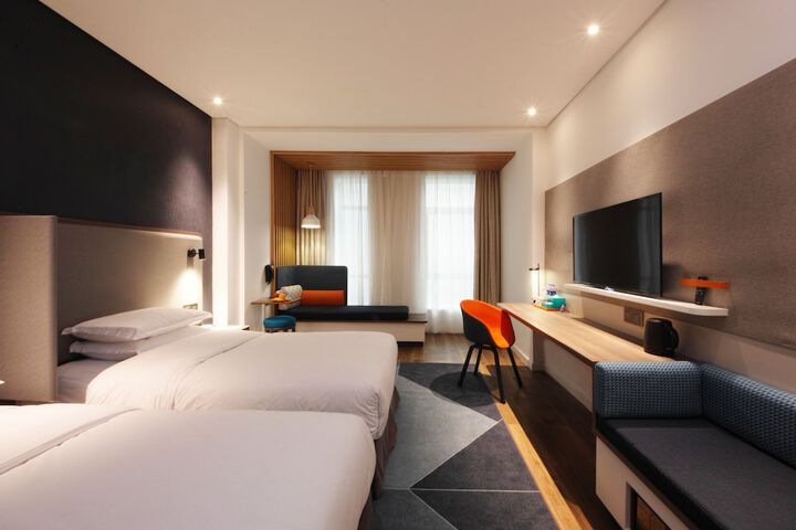 Room 6 of 56