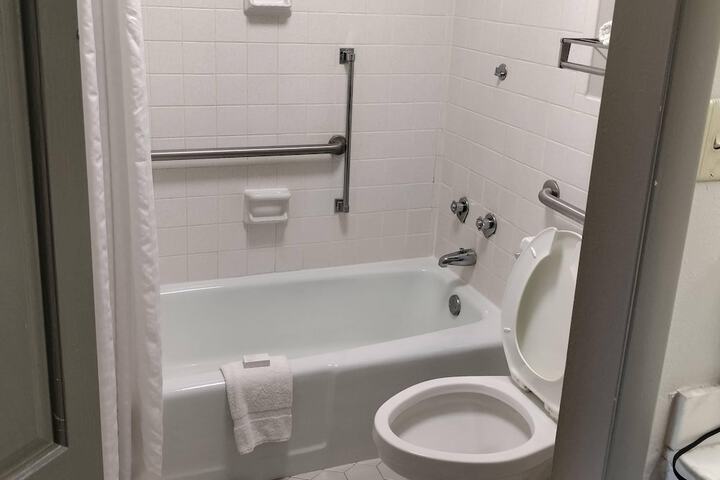 Room 74 of 190