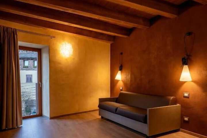 Room 8 of 20