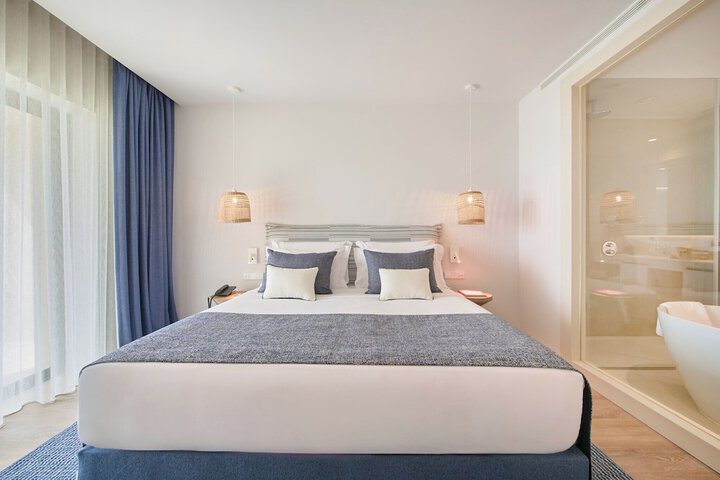 Room 25 of 63